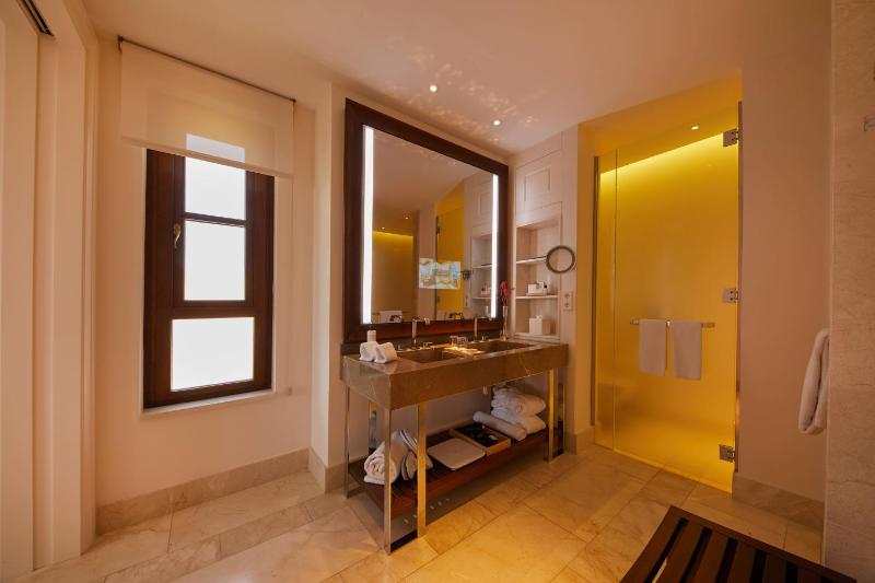Junior Suite with Valley View image 3