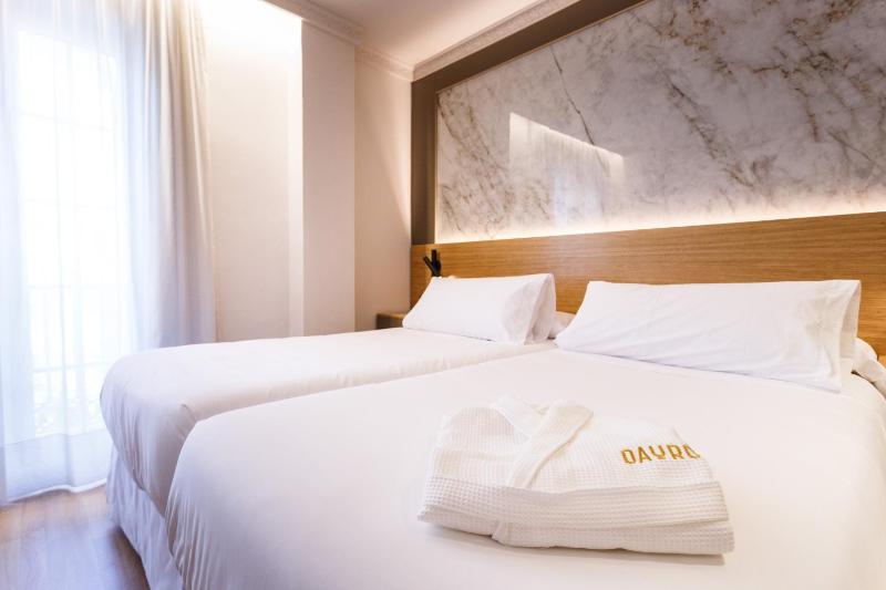 Double or Twin Room image 4