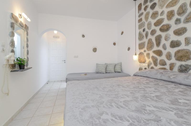 Deluxe Double or Twin Room image 2