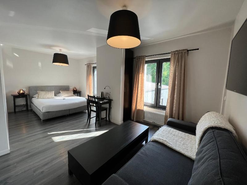 Family Room image 1