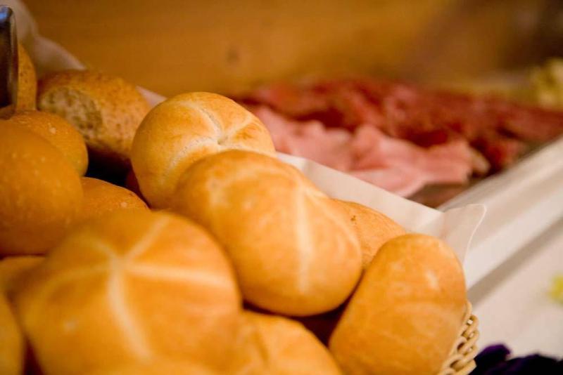 One-Bedroom Apartment image 2