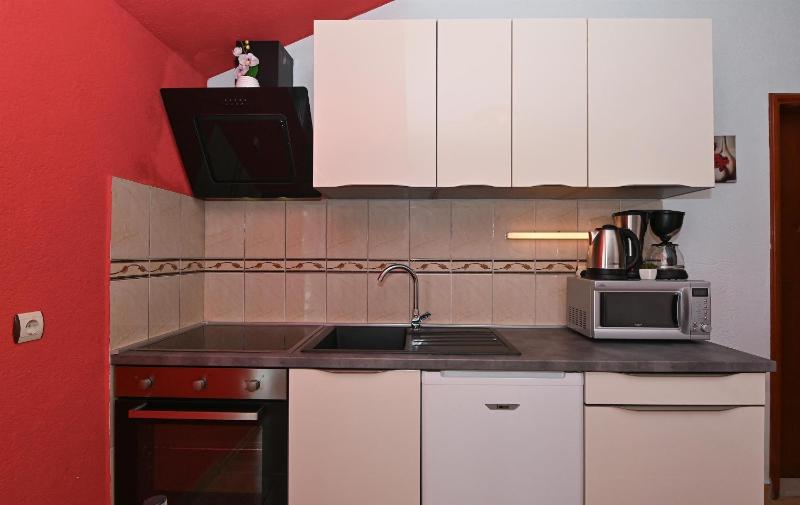 One-Bedroom Apartment with Sea View image 2