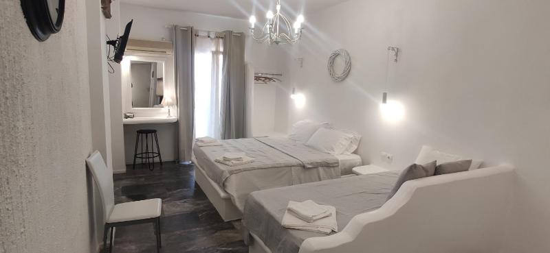 Superior Triple Room with Sea View image 4