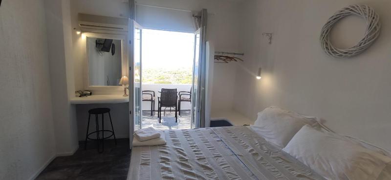 Superior Triple Room with Sea View image 2