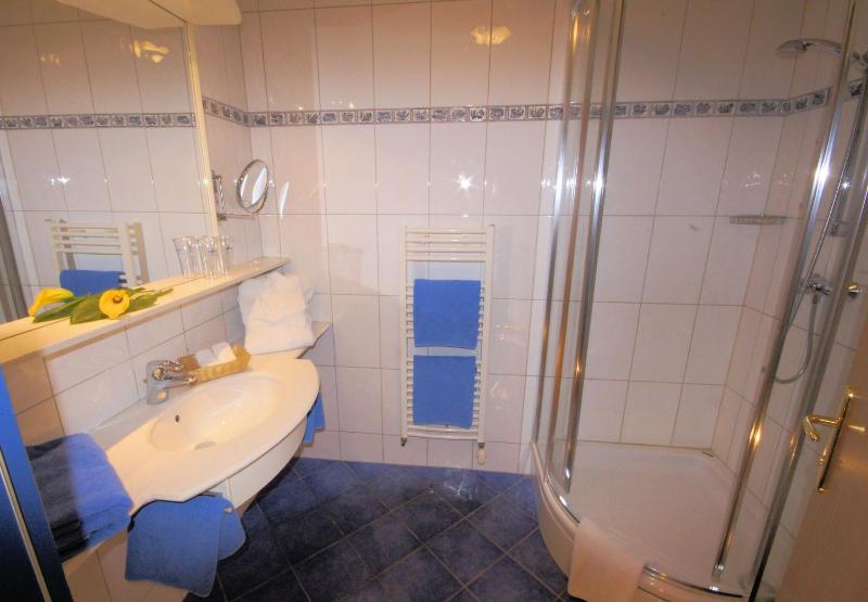 Standard Double Room image 4