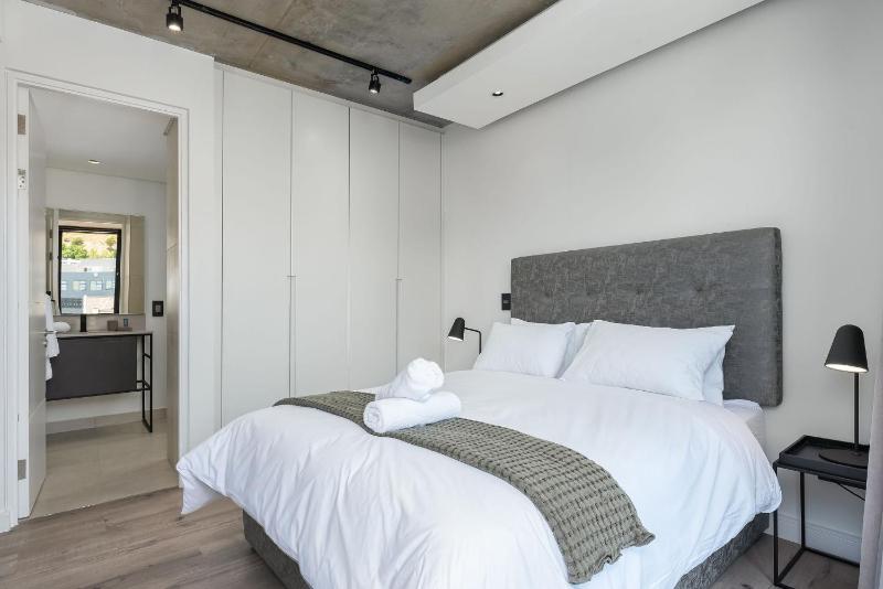Studio Apartment image 3