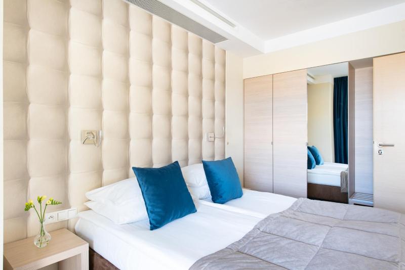 One-Bedroom Apartment image 3