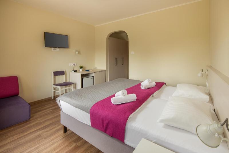 Double or Twin Room with Air-Conditioning image 2