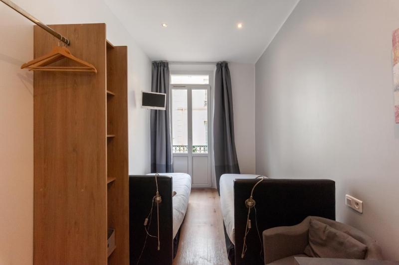 Twin Room image 3