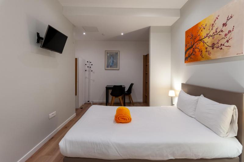 Double Room image 3