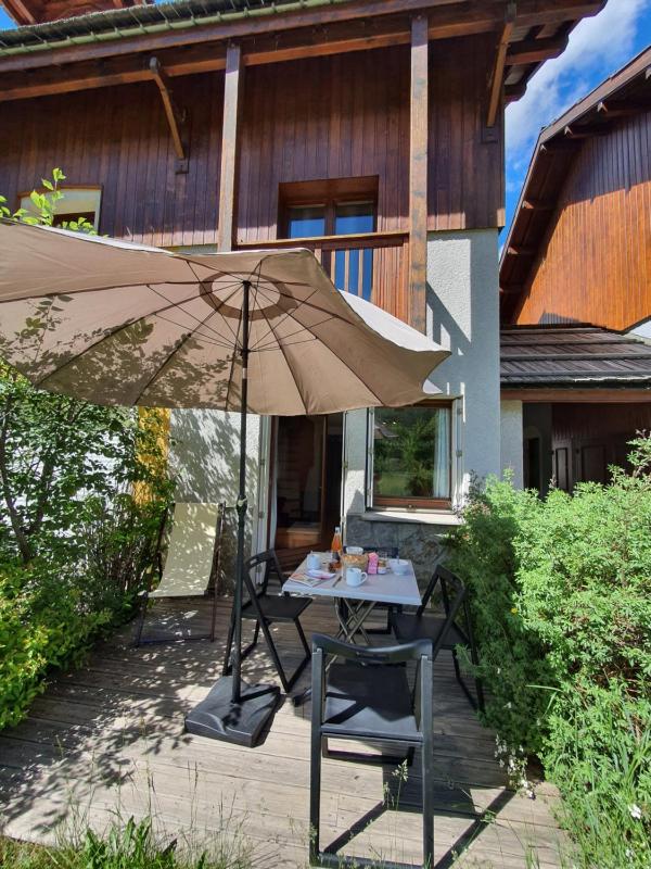 Apartment with Mountain View image 3