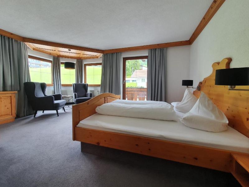 Double Room with Balcony image 1