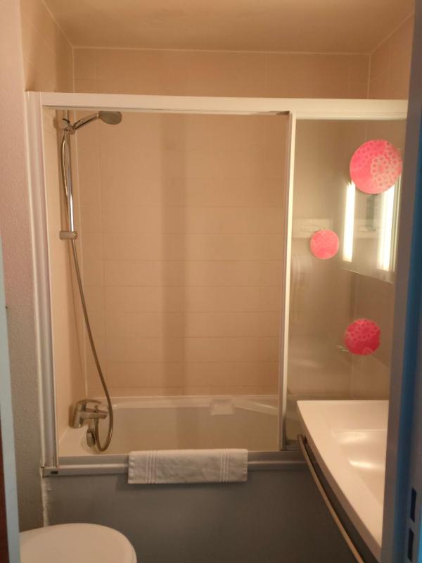 Standard Twin Room image 2
