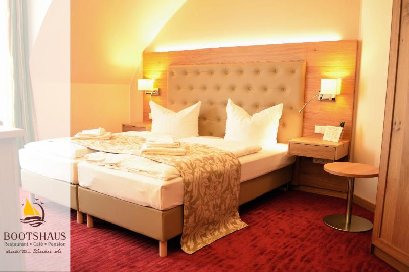 Deluxe Double Room with Balcony and Sea View image 1