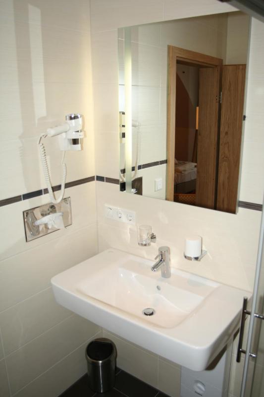 Deluxe Double Room with Balcony and Sea View image 3