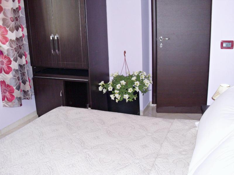 Economy Double Room image 2