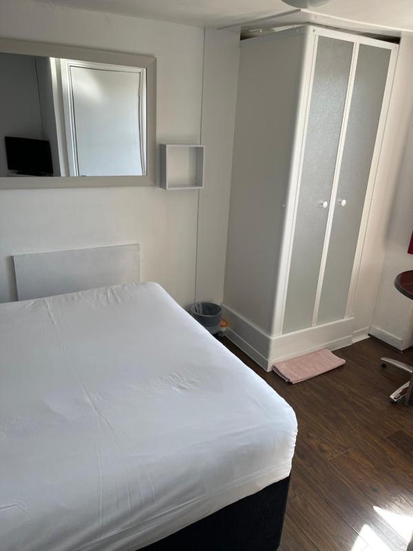 Standard Double Room image 2