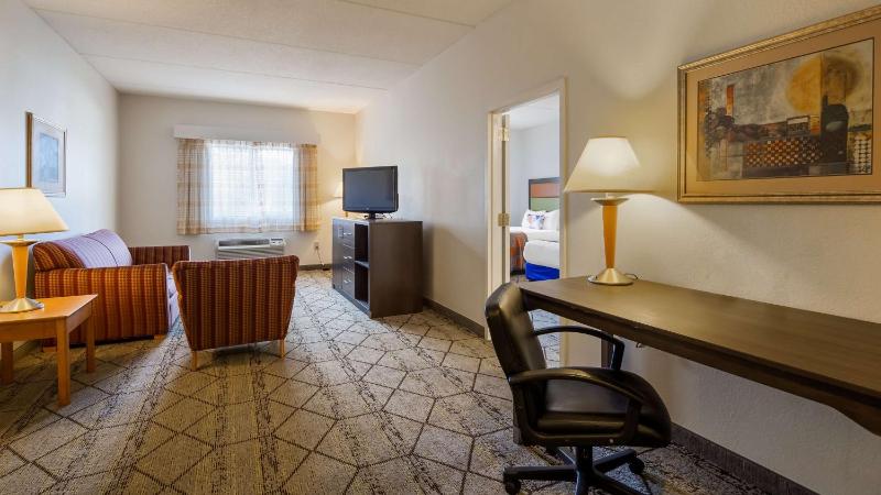 Standard Suite image 3