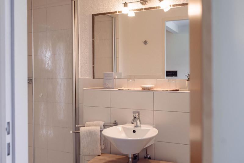 Double Room with Balcony image 4