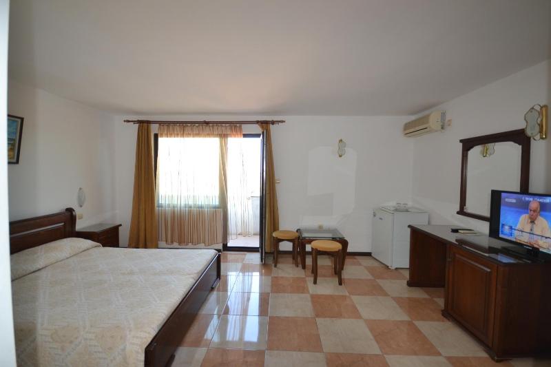 Deluxe Double Room with Sea View image 2