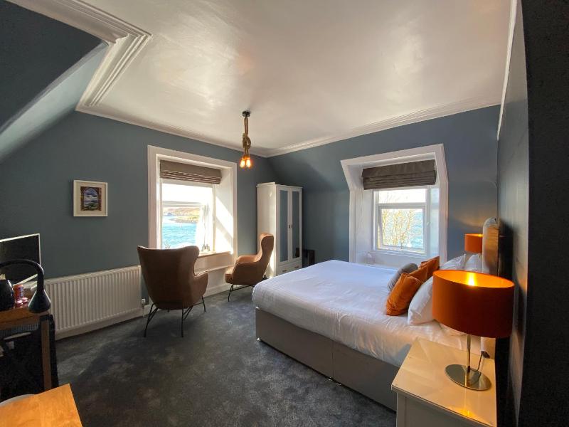 Double Room with Sea View image 4