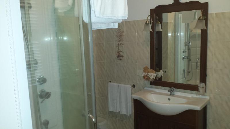 Comfort Triple Room with Shower image 2