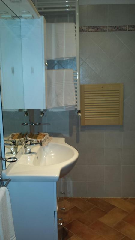 Deluxe Room image 3