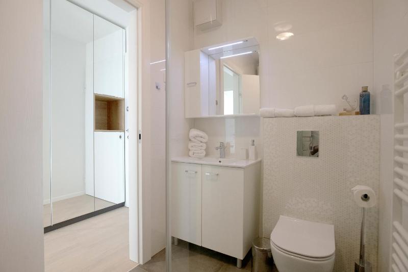 Island View Luxury Apartments - image 22