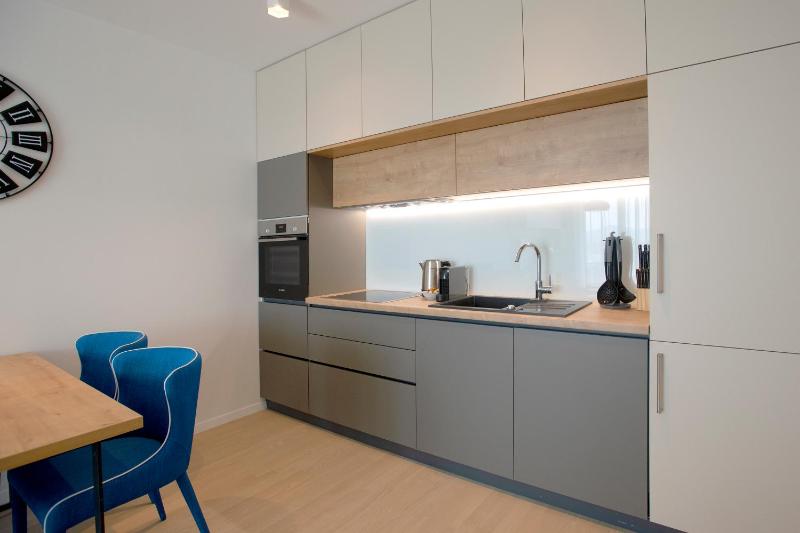 Island View Luxury Apartments - image 2