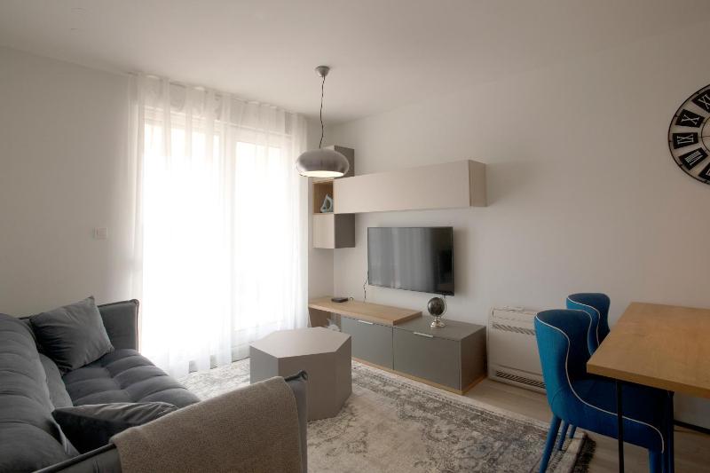 Island View Luxury Apartments - image 23