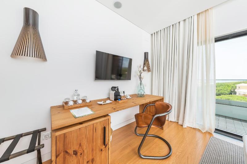 Double Room with Sea View image 1