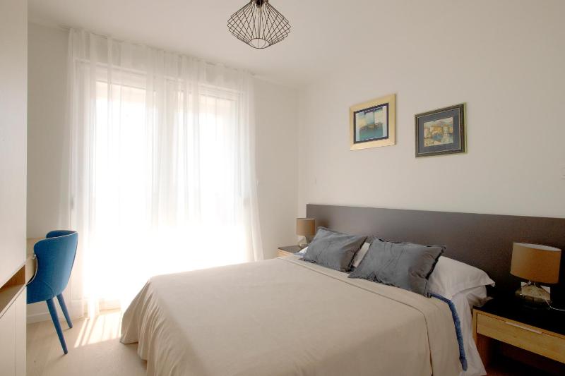 Island View Luxury Apartments - image 33