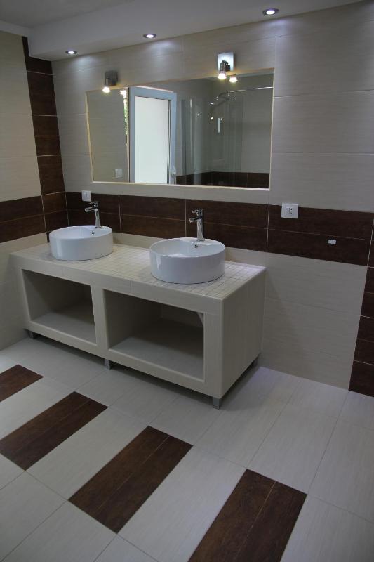 One-Bedroom Apartment image 3