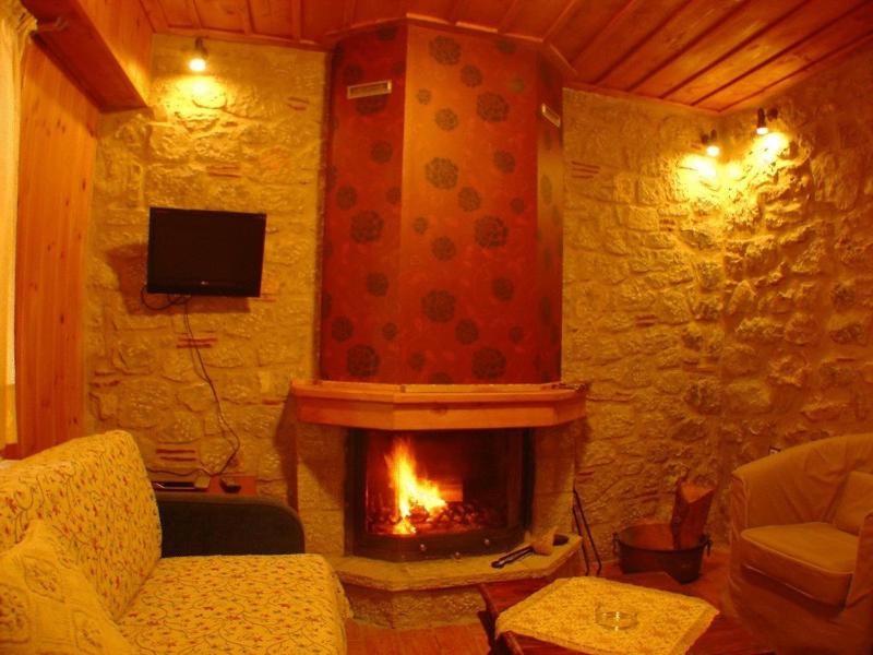 Studio with Fireplace (2 - 3 Adults) image 1