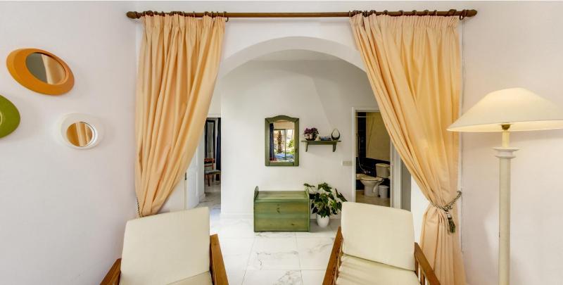 One-Bedroom Apartment image 4