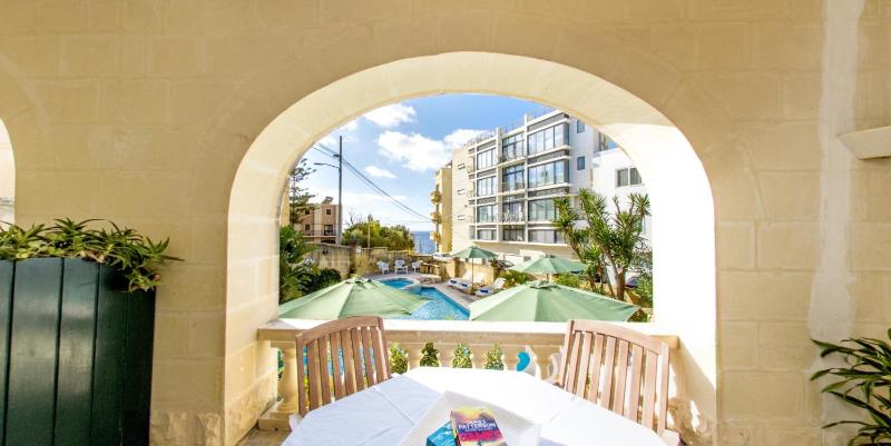 Apartment with Pool View  image 4