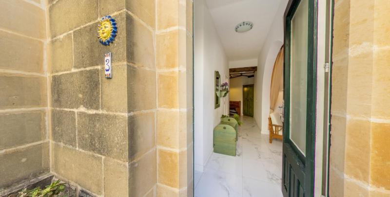 One-Bedroom Apartment image 3