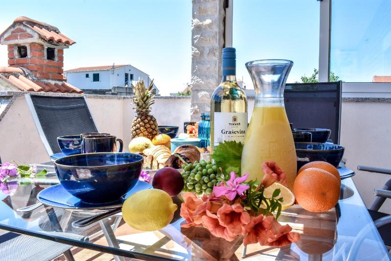 Blue Swan Residence - Central Pirovac - Beach - Netflix Images