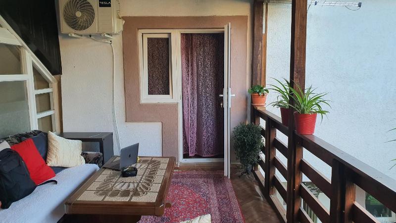One-Bedroom Apartment image 4