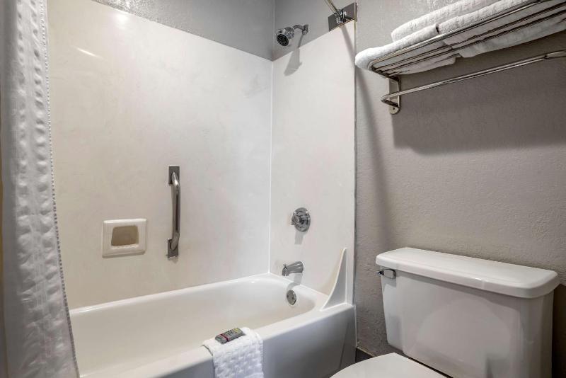 Suite with Two Double Beds image 2
