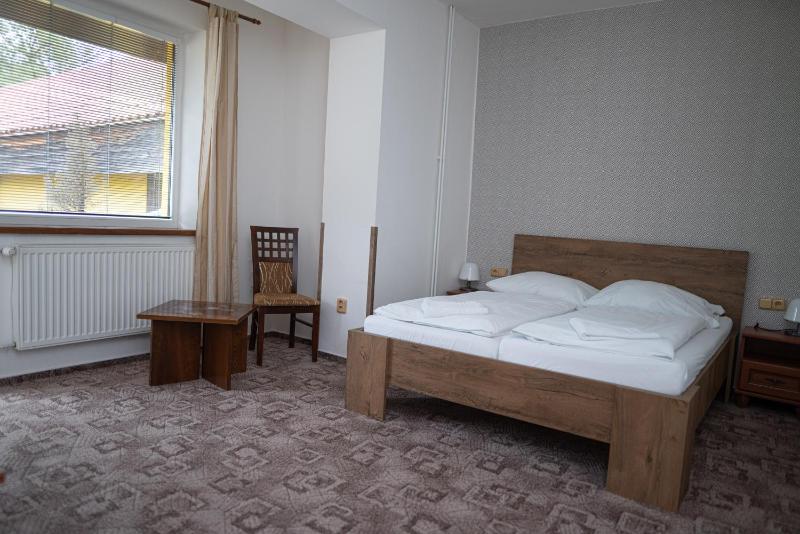 Double or Twin Room image 4