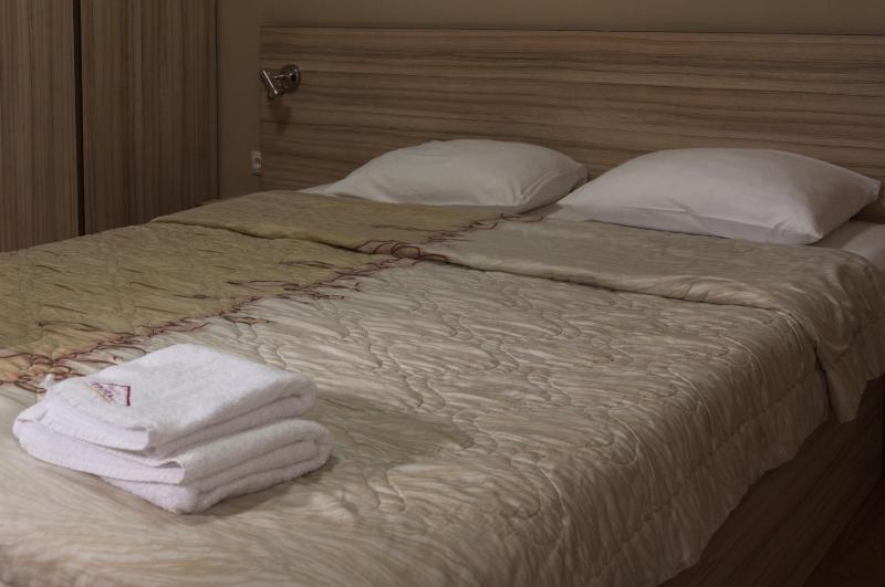 Double Room image 3