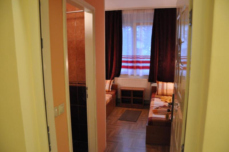 Twin Room image 1