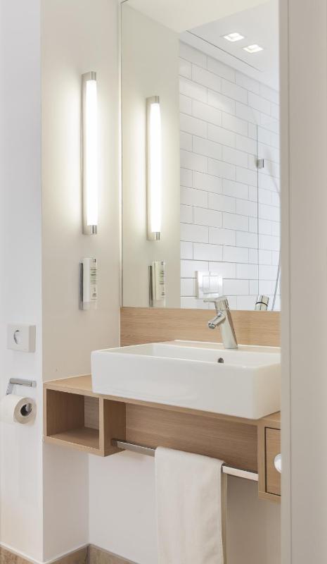 Standard  Double Room image 3