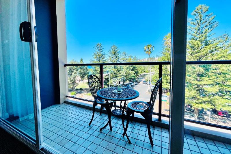 Deluxe Studio with Balcony image 4