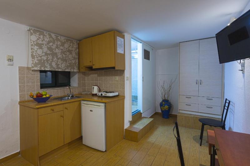 Studio with Garden View image 4