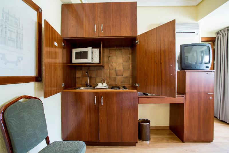 One-Bedroom Apartment image 4