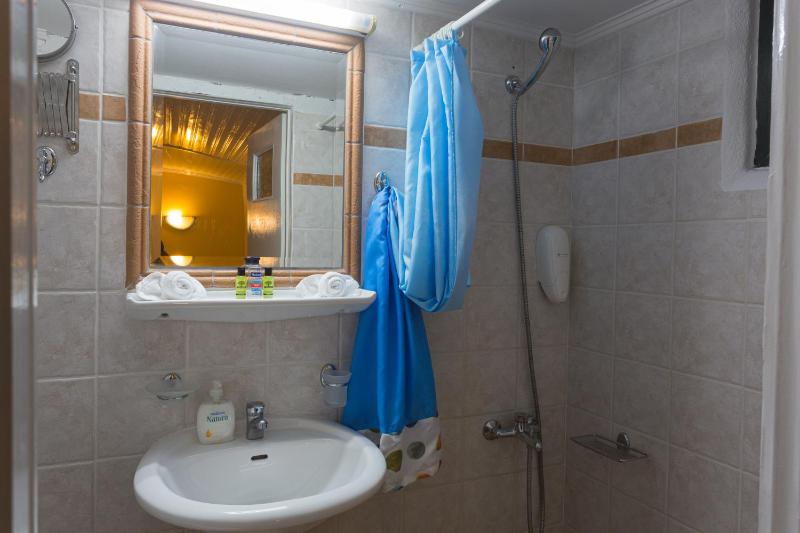 Studio Apartment image 2
