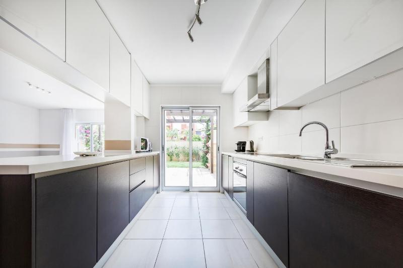 Three-Bedroom Townhouse image 1