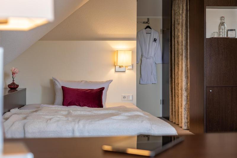 Single Room with Balcony image 4